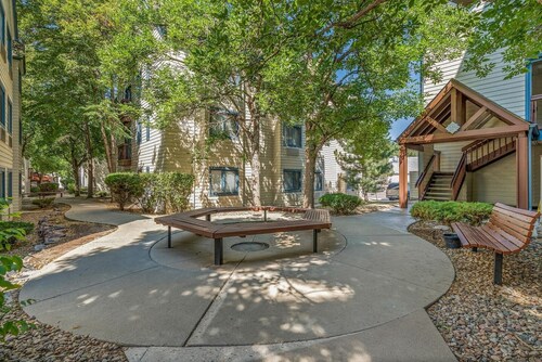 Denver Tech Center Apt! Fast WiFi & Free Parking!