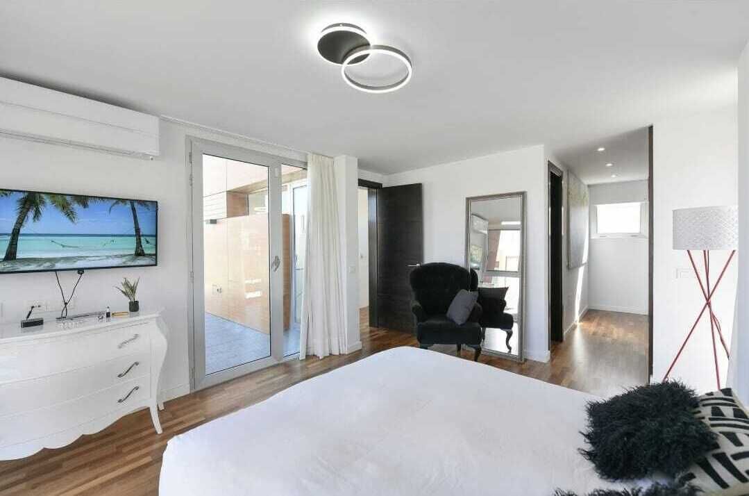 3 slaapkamers, een strijkplank/strijkijzer, wifi, beddengoed