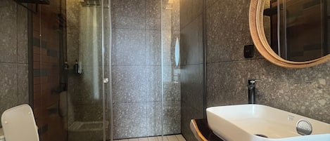 Triple Room, Balcony, Sea View | Bathroom