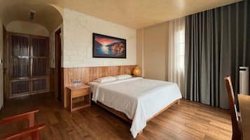 Tweepersoonskamer, balkon, uitzicht op zee | Gratis wifi