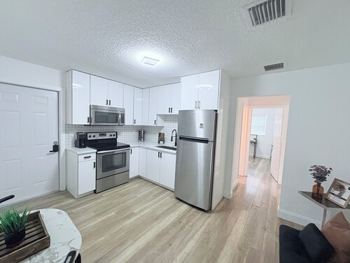 Charming 1-bedroom apartment in fabulous Greenacres with AC