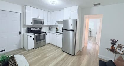 Charming 1-bedroom apartment in fabulous Greenacres with AC