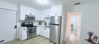 Charming 1-bedroom apartment in fabulous Greenacres with AC