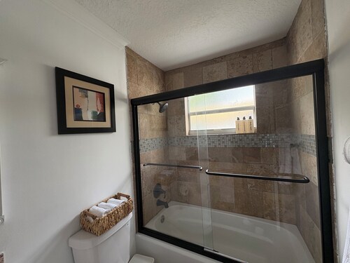 Charming 1-bedroom apartment in fabulous Greenacres with AC