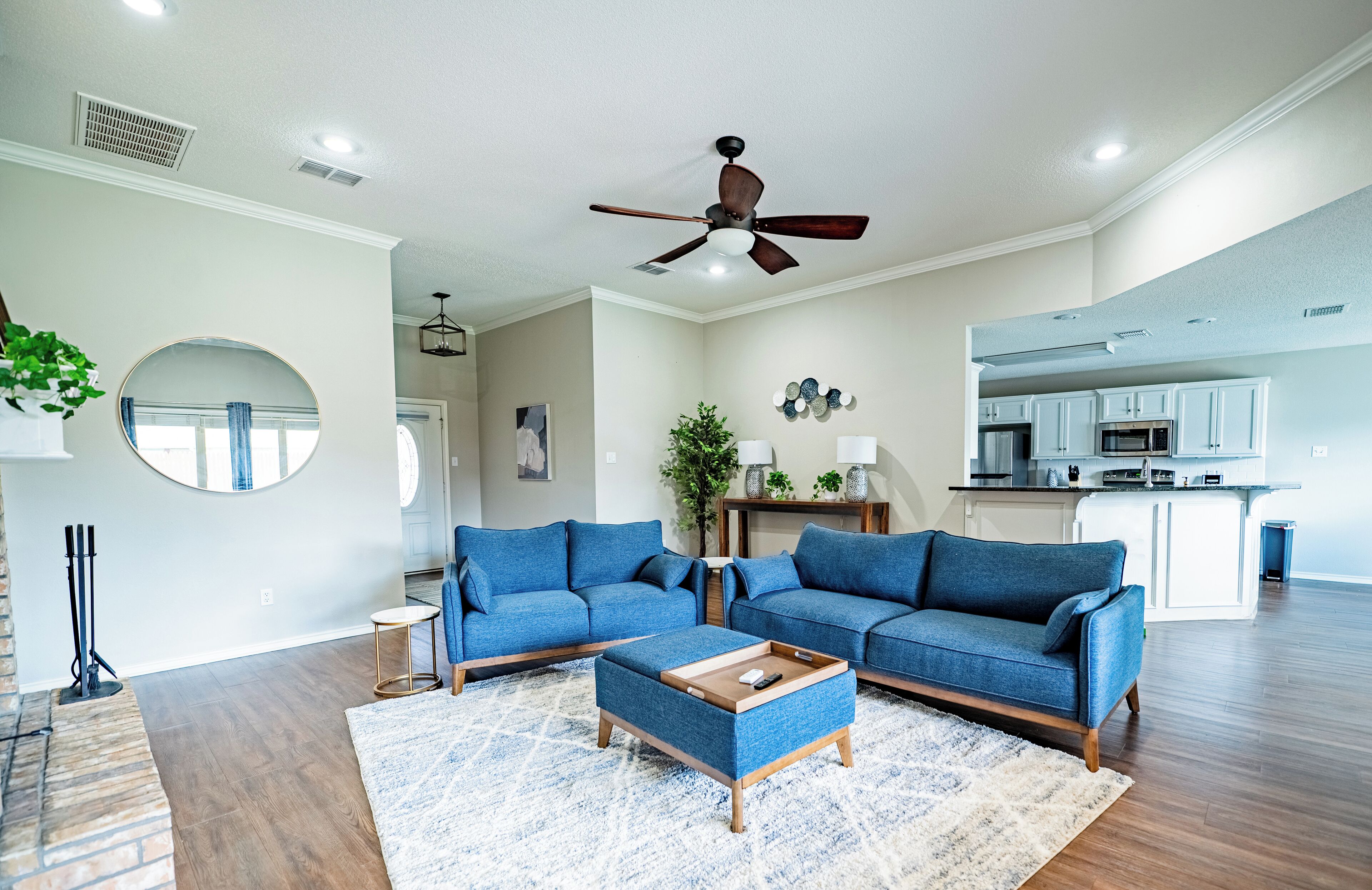 Fernseher, Kamin, Arbeitsbereiche