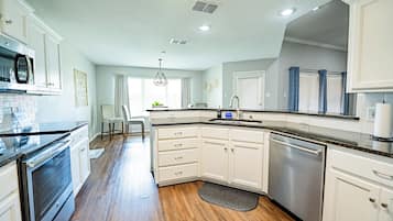 Mikroaaltouuni, uuni, liesi, astianpesukone