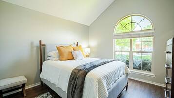 3 makuuhuonetta, silitysrauta/-lauta, ilmainen Wi-Fi, vuodevaatteet