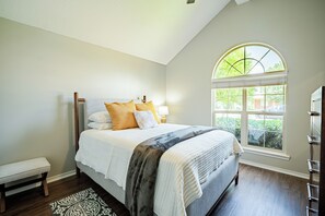 3 عدّة غرف نوم ومكواة/لوح كي وواي فاي مجانًا وملاءات أسرّة