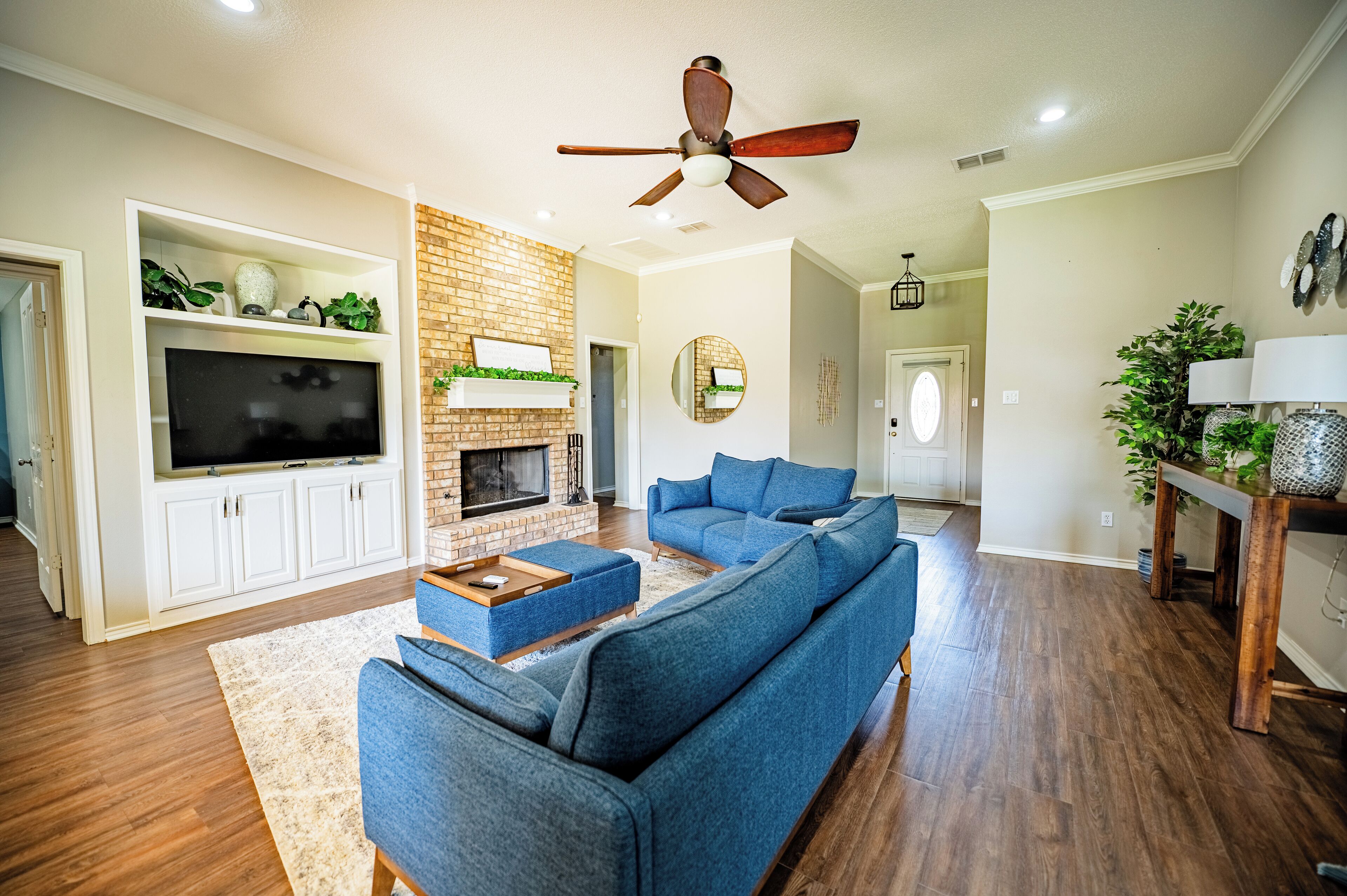 テレビ、暖炉、書斎 / ワークスペース