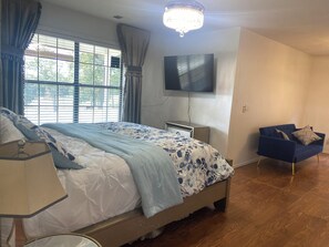 3 habitaciones, tabla de planchar con plancha, wifi y ropa de cama