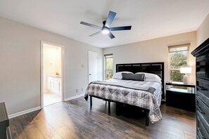 5 bedrooms, iron/ironing board, WiFi, bed sheets