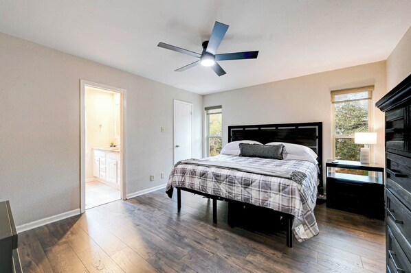 5 bedrooms, iron/ironing board, WiFi, bed sheets