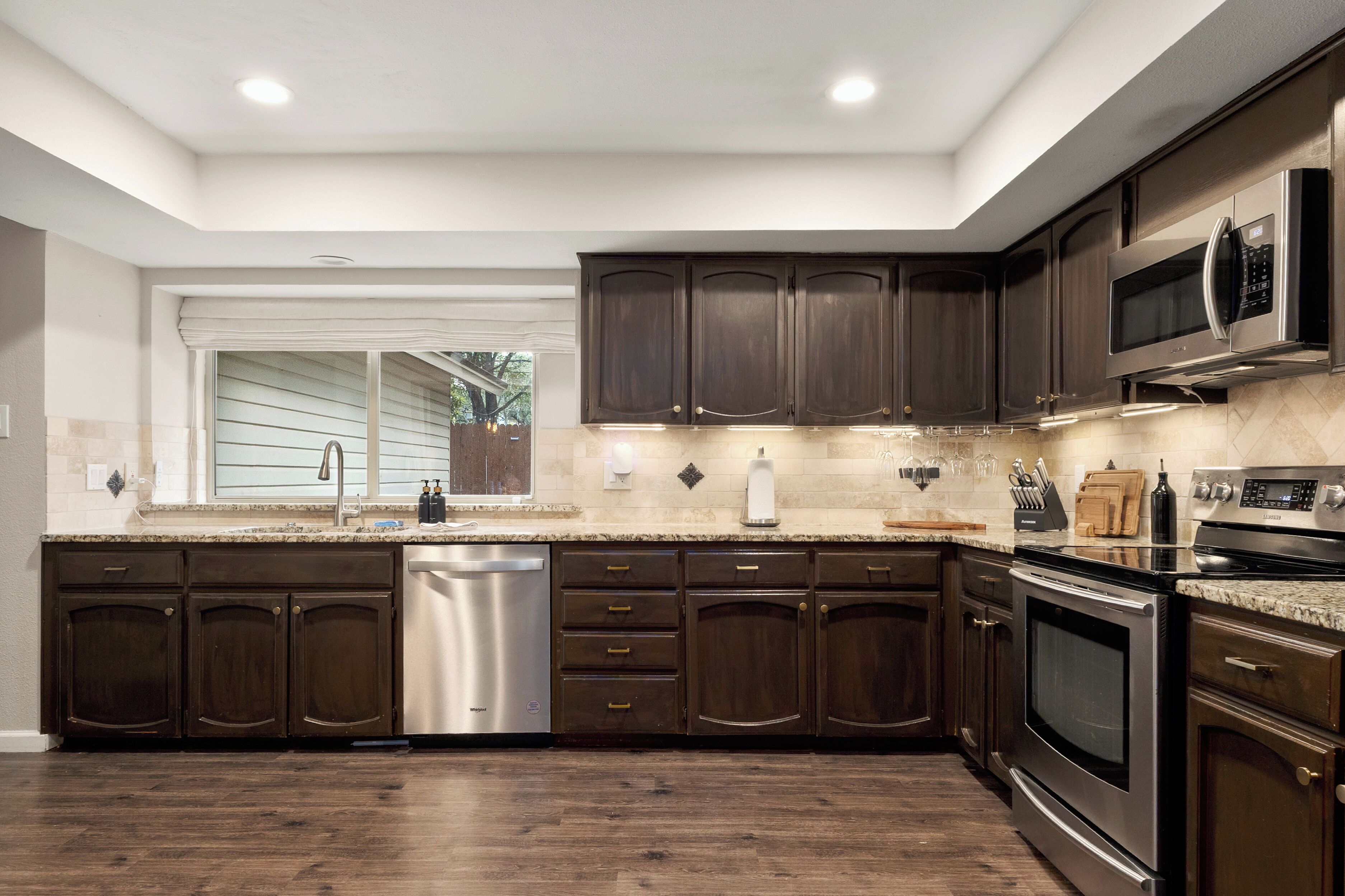 Coffee/tea maker, fridge, microwave, oven