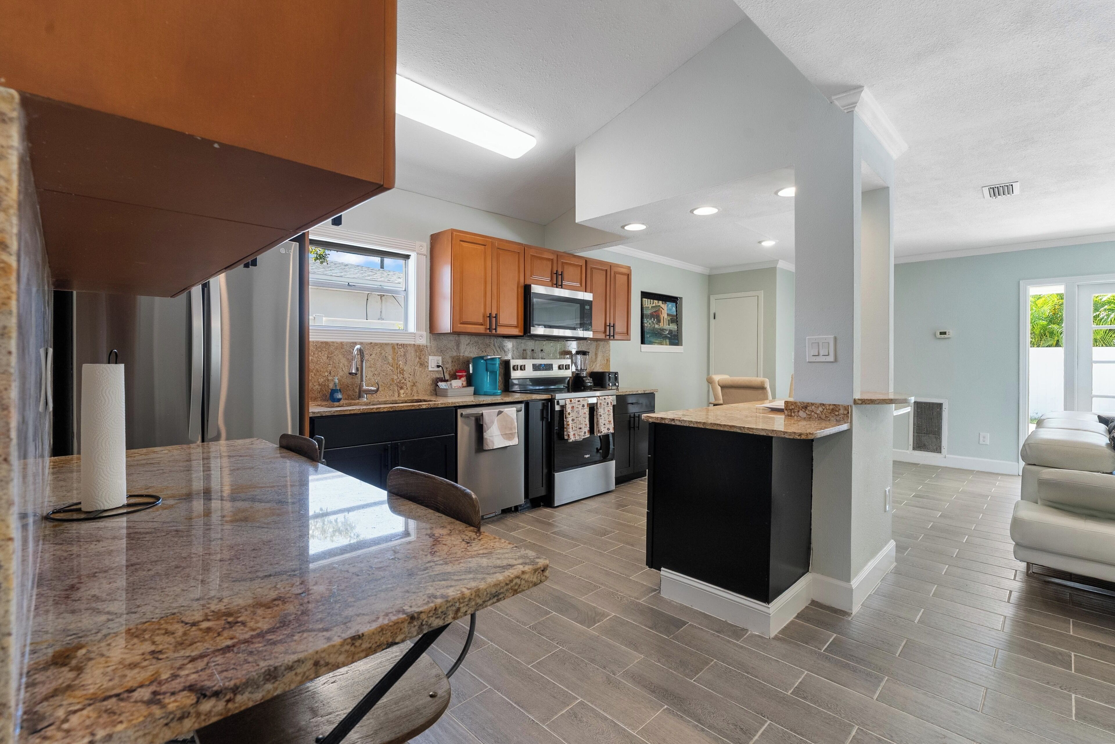 Kjøleskap, mikrobølgeovn, ovn og kokeplater