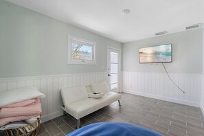 Smart TV, books - Davis Island Gem - Bay, Shops, Beaches nearby (Tampa)