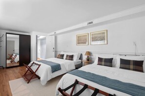 5 室のベッドルーム、デスク、アイロン / アイロン台、旅行用ベビーベッド