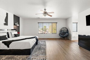 4 bedrooms, iron/ironing board, travel crib, free WiFi - Float  Fun Retreat  Pool • Hot Tub • Fire Pit • Foosball • Pool Table (Casa Grande)