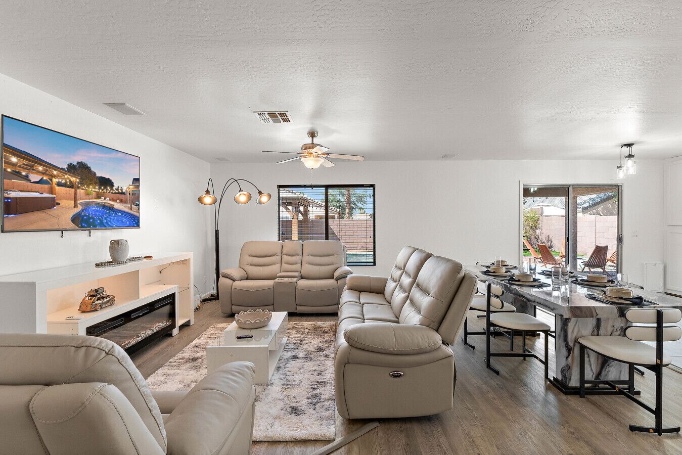 Smart-tv, pejs, bordfodbold, bordtennisbord