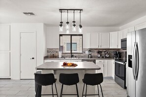 Fridge, microwave, oven, stovetop - Float  Fun Retreat  Pool • Hot Tub • Fire Pit • Foosball • Pool Table (Casa Grande)