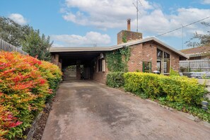 Exterior - Spacious | Pet Friendly| Near Boat Ramp and Water (Clifton Springs)