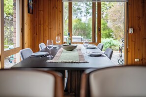 Dining - Spacious | Pet Friendly| Near Boat Ramp and Water (Clifton Springs)