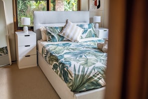 3 bedrooms, iron/ironing board, free WiFi, bed sheets - Spacious | Pet Friendly| Near Boat Ramp and Water (Clifton Springs)