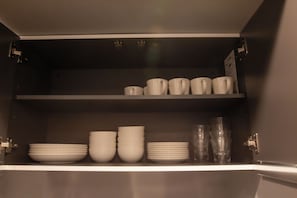 Appartement | Cuisine privée | Grand réfrigérateur, micro-ondes, plaque de cuisson