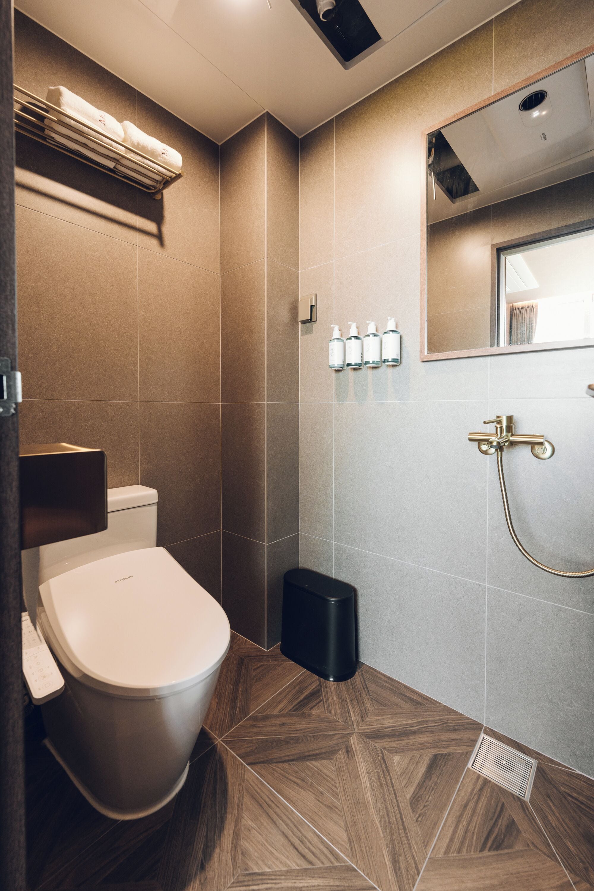 Family Suite | Bilik Mandi | Pancuran mandi, pengering rambut, selipar, tuala disediakan 