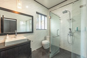 Villa | Bathroom