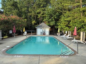 Outdoor pool - Cozy 2-bedroom house in the heart of North Augusta (North Augusta)