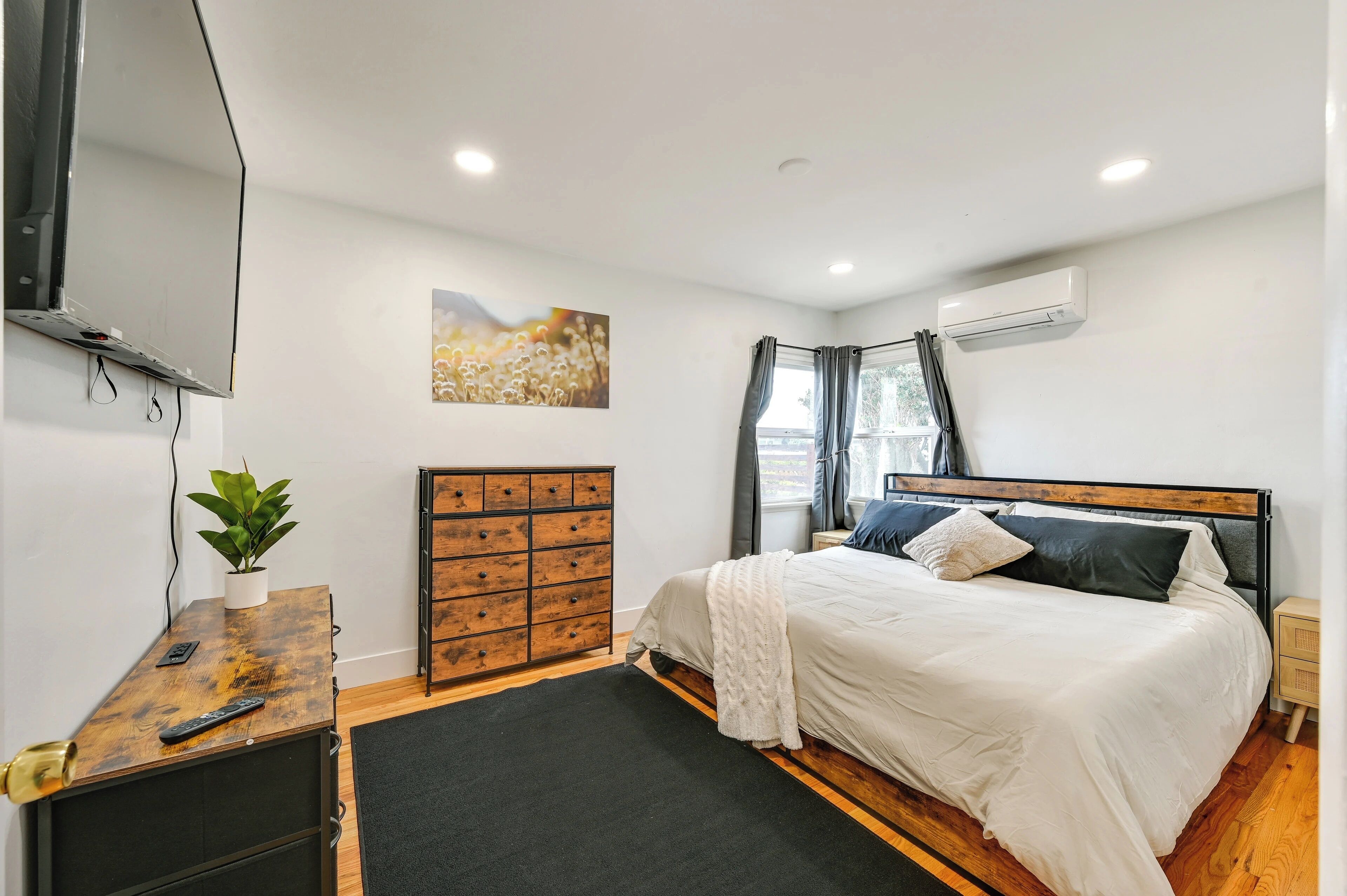 3 bedrooms, internet, bed sheets