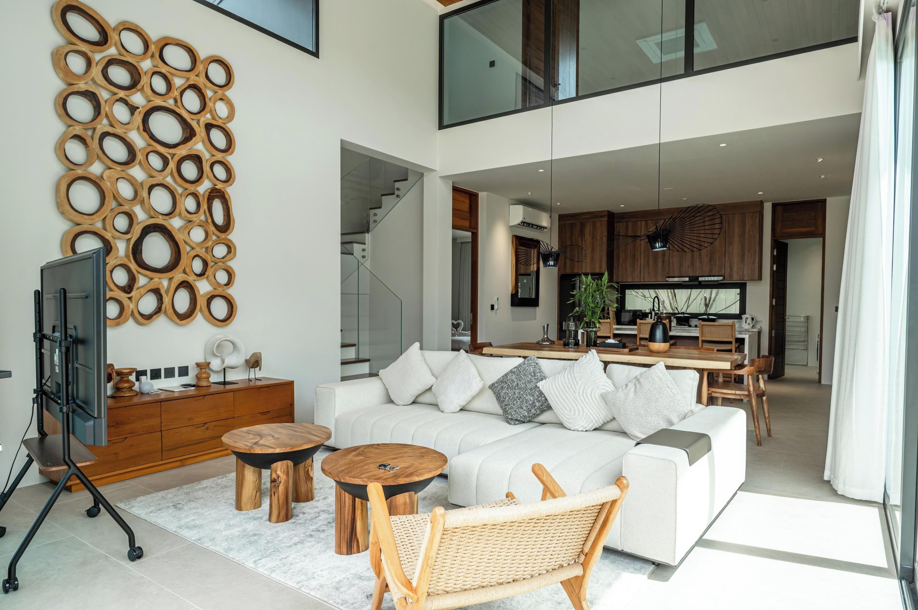 Four-Bedroom Family Pool Villa | 起居区 | 40-英寸纯平电视（配备有线频道）