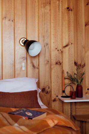 WiFi, bed sheets