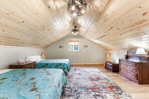 9 bedrooms, travel crib, free WiFi, bed sheets