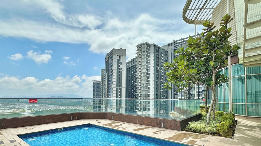 Afiniti Residences Medini by Stayrene