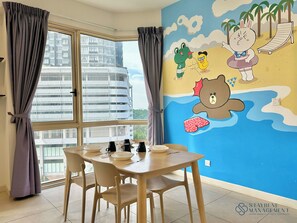Comfort-Apartment, 1 Queen-Bett, Nichtraucher, eigenes Bad | Essbereich im Zimmer