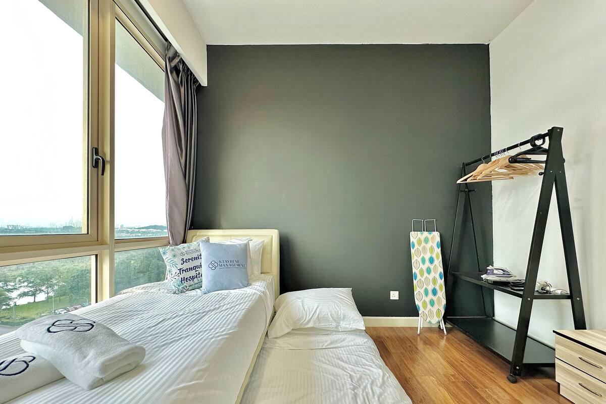 Comfort Apartment, 2 Bedrooms, City View | Iron/ironing board, free WiFi