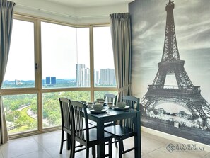 Appartement Standard, 1 chambre, vue ville | Restauration dans la chambre