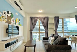 Comfort Apartment, 1 Queen Bed, Non Smoking, Private Bathroom | Living area