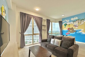 Comfort Apartment, 1 Queen Bed, Non Smoking, Private Bathroom | Living area