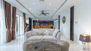 Villa, balcón | Zona de estar