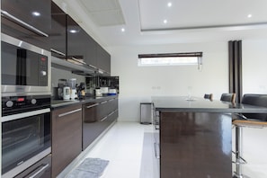 Villa, Balcony | Private kitchen