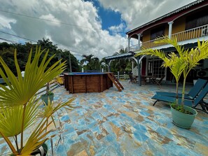 Outdoor dining - Seasonal rental 5 minutes from the Damoiseau Distillery (Le Moule)