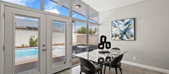  Private home with Pool! Sleeps 16 people