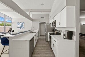 Cookware/dishes/utensils - Private home with pool! Sleeps 16 people (Las Vegas)