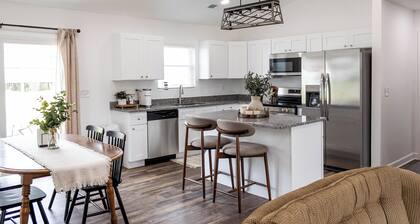 Sleeps 6, brand new, great location