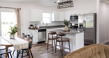 Creek View Cottage 3 BR 2 Bath