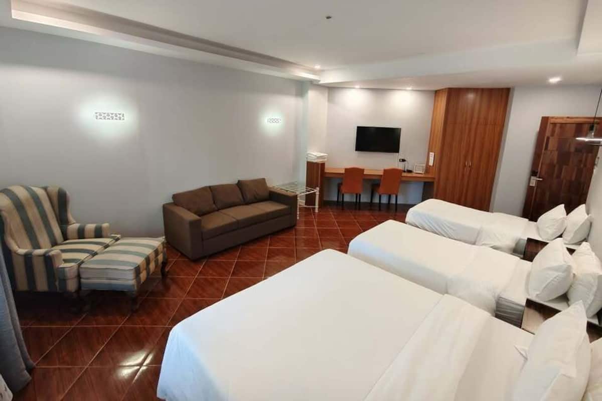 Habitación familiar, 3 habitaciones, vistas al jardín | Ropa de cama de alta calidad, edredones de plumas, mobiliario individual