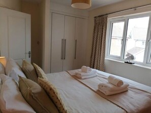 2 bedrooms, iron/ironing board, free WiFi, bed sheets - The Beach House, Camber Sands (Camber)