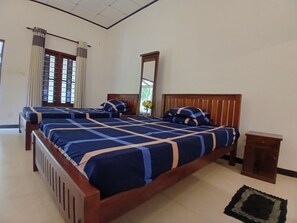 Desk, iron/ironing board, free WiFi - SAALIYAAZ (Weligama)